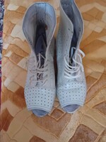 Retro 55 year old beige leather maternity shoes size 36