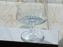 Üveg talpas vitrinpohár Kecskemét és repülő gravírozás retro 2dl pohár
