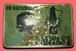 Antik 1959 a VIII. bányásznapra kiadott BÁNYÁSZ cigaretta fém tok díszdoboz a képek szerint