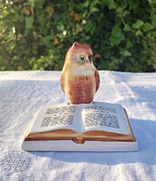 Bodrogkeresztúri könyvön ülő bagoly kerámia figura (Ballagásra, diplomaosztóra is)
