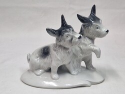 Lippelsdorf jelzett német porcelán kutya figurák talapzaton hibátlan állapotban 12,5 cm hosszú
