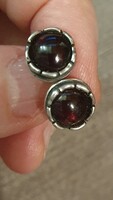GRÁNÁT- köves - BUTTON foglalat- 9-10 mm bíbor kő- ANTIK stilus- jelzett füli, ezüst ag-szép állapot