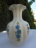Zsolnay gerezdes porcelán váza – kék virágmintás, 15 cm – Hibátlan! minden gerezd kézzel festett