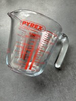 “Pyrex” nyeles mércés kancsó 0,5 L űrtartalmú
