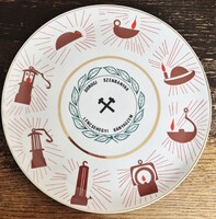 Hollóházi Dorogi Szénbányák Lencsehegyi bányaüzem porcelán bányász emléktányér, 30,5 cm,bányászlámpa