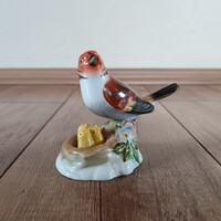 Régi Herendi porcelán fiókáit etető madár