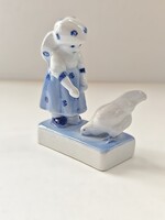 Zsolnay porcelán kislány galambbal figura – kobaltkék dekor