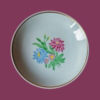 Hollóházi porcelán dísztányér – vadvirágos mintával, jelzett