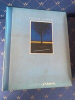 Fotó album. Egyszer már volt használva.de jó állapotban. 208 képeslap vagy fotó fér bele. 52 lapos.