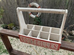 Rekeszes bortartó fából készült, és "BOUTEILLES"