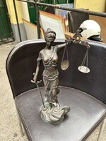 Justitia bronz szobor