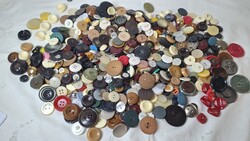 Vintage vegyes gomb csomag 250-350 darab ,651 gramm  3.