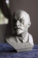 Vlagyimir Iljics Lenin mellszobor