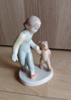 Aquincumi porcelán Macit sétáltató kislány