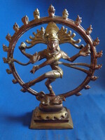 Rézből készült, a hindu istenséget, Shivát ábrázoló Nataraja szobor.