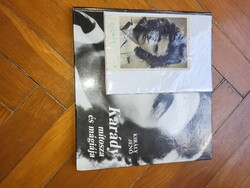 KARÁDY KATALIN saját kezűleg dedikált fotója (Darabant aukcióról!) + AJÁNDÉK KÖNYV