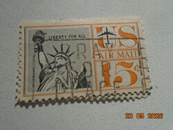 1961 USA  légiposta bélyeg Szabadság szoborral LIBERTY FOR ALL felirat névérték 15 cent