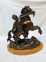 Lovat fékező rabszolga - bronz szobor