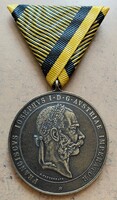 Ferenc József Művészeti és Tudományos Érdemérem . 45mm . Bronz.  F2026