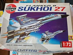 Airfix Sukhoi Su-27 Flanker B 1:72 repülőgép makett A386