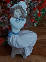 Lladro Nao jelzett porcelán figurális szobor! "kislány kutyussal!"