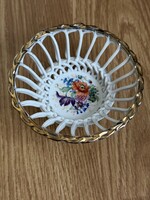 Tündéri kézzel festett áttört fonott porcelán kosár.