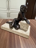 Czobor Sándor Támaszkodó című bronzszobor