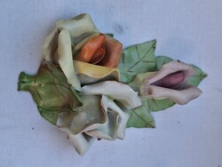 Antik Aquincum porcelán plasztika – Kézzel festett rózsák dísz – Jelzett!