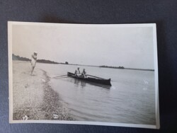 Régi fekete-fehér fotó, Búcsúzás Kalypso szigetéről 1929