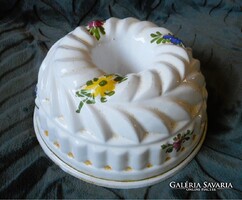 Régi virágmintás, mázas kerámia kuglófsütő (falidísznek is)