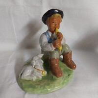 Izsépy kerámia furulyás fiú báránnyal szobor