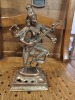 Bronzból készült Saraswati hindu istennőt ábrázoló vinage szobor.