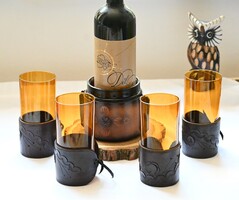 Borospalack tartó szett 4 pohárral – rusztikus, bőr díszítésű italos készlet