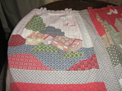 Bájos patchwork hatású sötétítő függöny