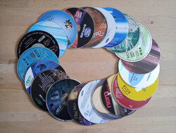 25 db színes mintás használt karcmentes CD : kreatív dekoráció lehet