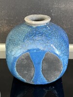 Raku kerámia váza levél mintával repesztett mázza!, négyszögletes formában, 11 cm magas