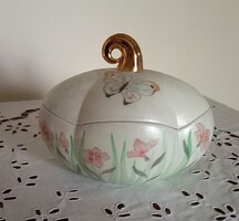 Ujj Zsuzsa kézzel festett, lepkés-virágos porcelán bonbonier, jelzett