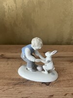 ILMENAU NÉMET PORCELÁN SZOBOR, NYÚLLAL TÁNCOLÓ FIÚ
