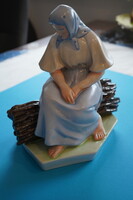 Zsolnay porcelán szobor, ülő kendős lány rőzsekötegen, kézzel festett