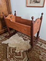 Antik erdélyi kézzel faragott fa bölcső gyermek szoba fa bútor