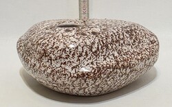 "Iparművész kerámia..." címkés, sötétbarna, fehér mázas, ikebana kerámia virágtartó (3856)