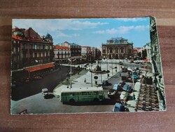 Franciaország, Montpellier, Grande Place, színház,Három grácia szökőkút, régi autók, 1963