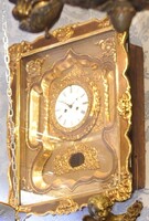 Biedermeier tűz aranyozott keretóra, - feles nagyon szép  ütés, - cca, 1850 körül Bécsi műhely.