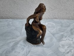Jelzett női akt bronz szobor