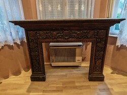 Faragott fa kandallókeret