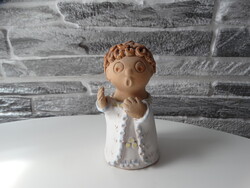 ANTALFINÉ SZENTE KATALIN - KOVÁCS MARGIT JELLEGŰ - KÓRISTA LEÁNYZÓ KERÁMIA FIGURA - 12 CM MAGAS