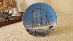 Vitorláshajós porcelán falitányér