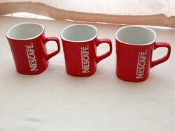 Porcelán bögre NESCAFÉ piros csésze 2,5dl 3db egyben 1 oldalon felirat