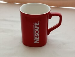 Porcelán bögre NESCAFÉ piros csésze 2,5dl 1 oldalon felirat Angol gyártmány