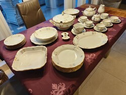 Elegáns, komplett porcelán ét- és teakészlet 6 személyes.